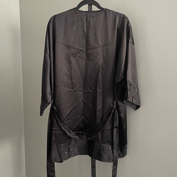 Vintage Victoria Secret Gold Label Light Black Satin kimono Robe OS Fits Most - Picture 2 of 3